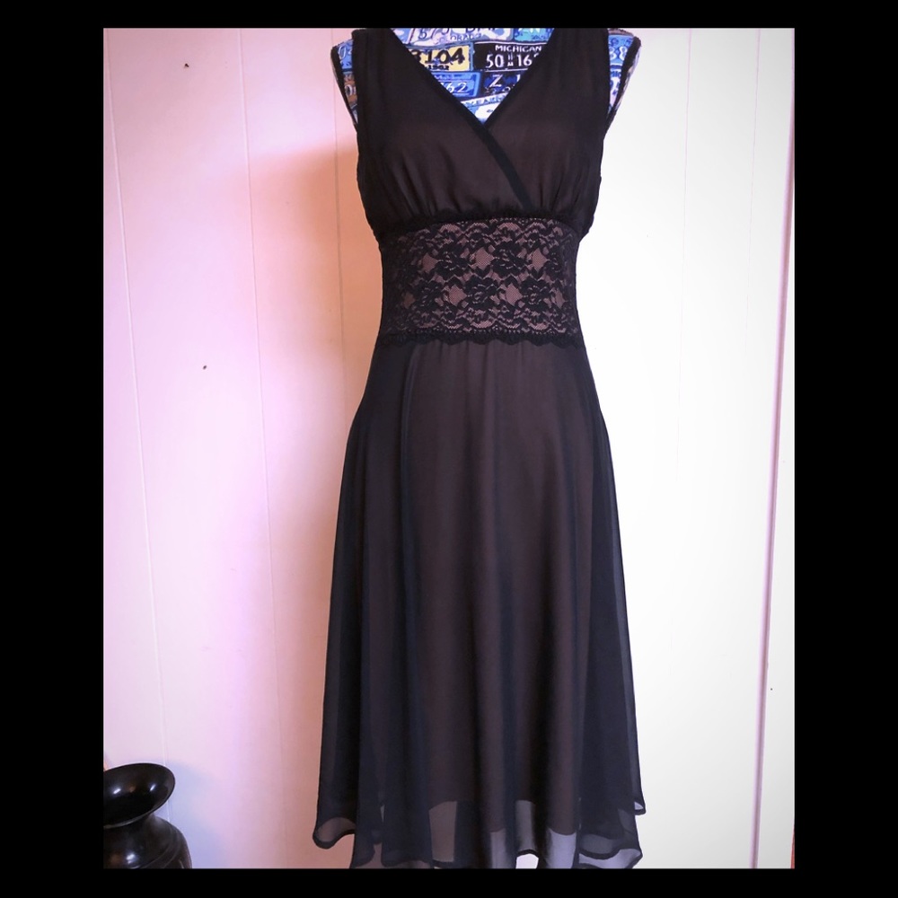 Pretty black dress size 6